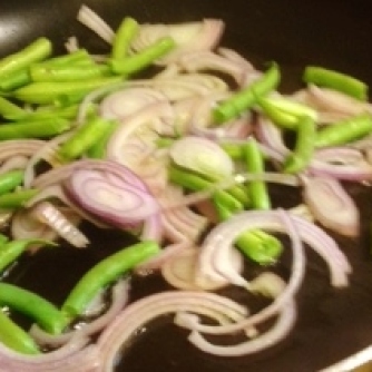 RED ONIONS AND BEANS